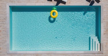 eau piscine parfaitement claire